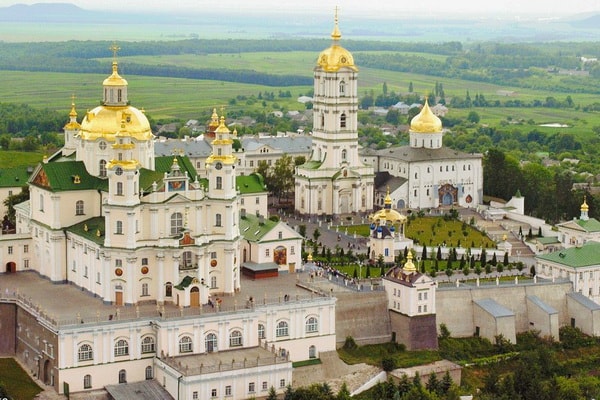 Почаївська Лавра та джерело св. Анни