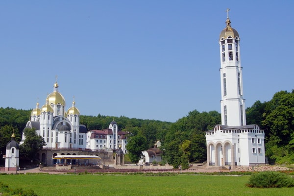 Ведуть в Зарваницю стежки і дороги